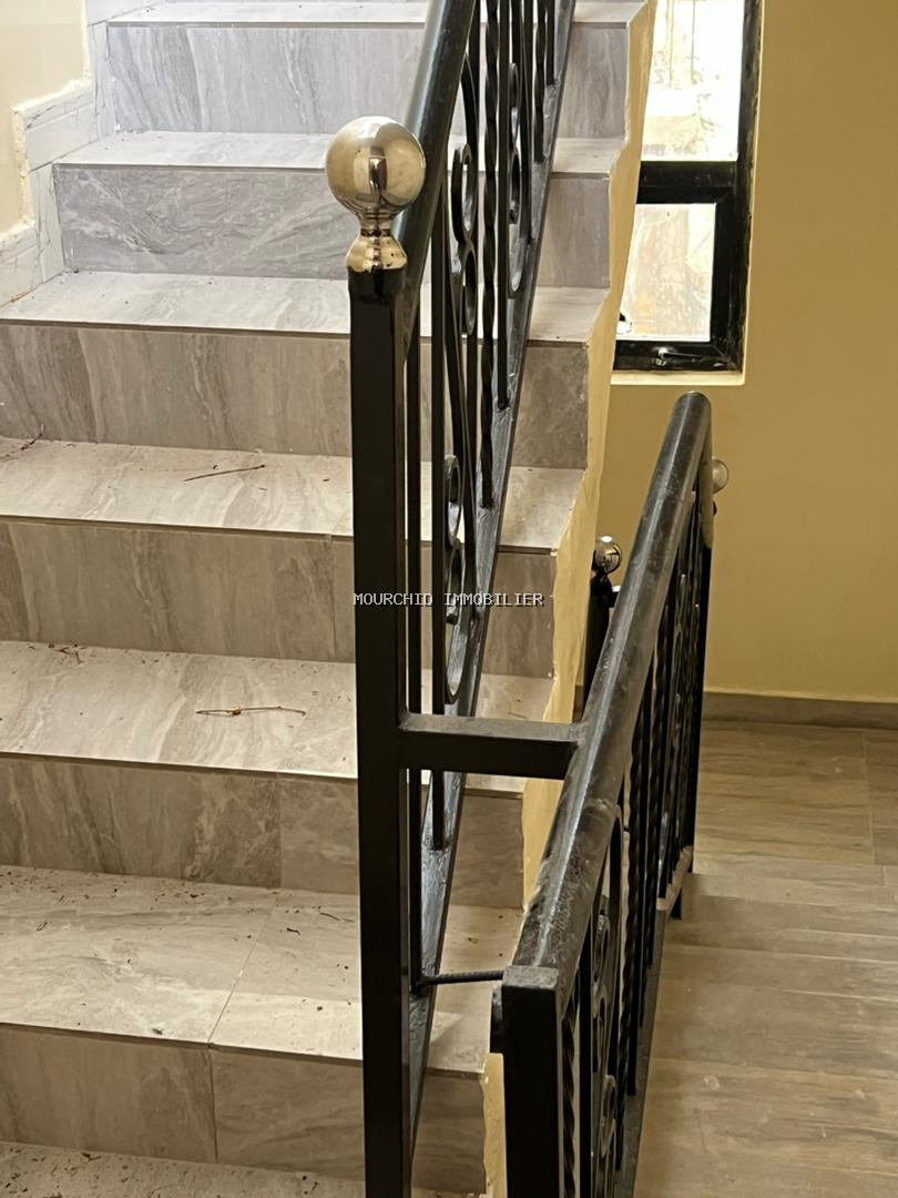 Studio F2 OPEN chambre salon cuisine toilette au 1er étage