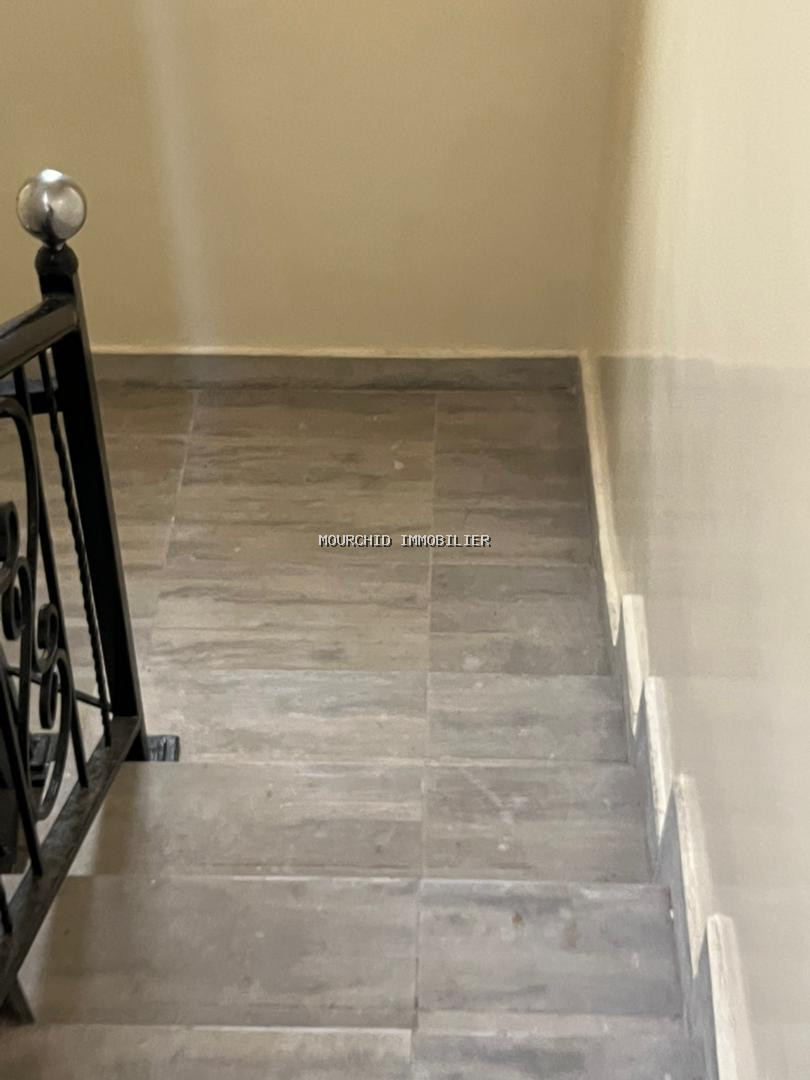 Studio F2 OPEN chambre salon cuisine toilette au 1er étage